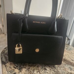 Michael KORS Crossbody. Black And Gold
